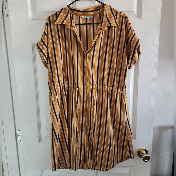 Dress - Picture 1 of 3